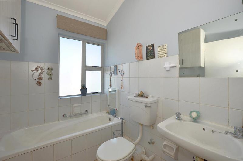 2 Bedroom Property for Sale in Oakglen Western Cape